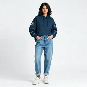 Embroidery Heavyweight Hoodie <p>Heavyweight embroidered hoodie with a premium feel and a structured casual look. Built for warmth, comfort, and standout everyday styling.</p>