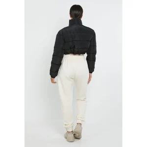 Cropped Puffer Jacket <p>Cropped puffer jacket with a modern silhouette and lightweight warmth. A stylish outer layer for cool days, casual outfits, and easy layering.</p>