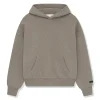 Areena Design <p>Fear of God ESSENTIALS Classic Fit Fleece Men Hoodie in Neutral delivers cozy comfort, relaxed everyday style, and easy layering for casual wear.</p> Fear of God Essentials Classic Fleece Hoodie Heather <p>Fear of God ESSENTIALS Classic Fit Fleece Men Hoodie in Neutral delivers cozy comfort, relaxed everyday style, and easy layering for casual wear.</p>