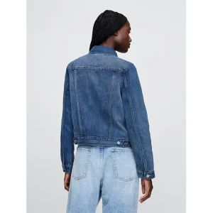 Areena Design <p>Gap Denim Jacket delivers classic denim layering, comfortable layered wear, and easy everyday versatility.</p> Gap Denim Jacket <p>Gap Denim Jacket delivers classic denim layering, comfortable layered wear, and easy everyday versatility.</p>