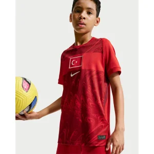 Areena Design <p>Kids Turkey 26/27 Youth Away Jersey by Nike delivers Turkey-inspired style, tournament-era detailing, everyday comfort in a versatile away jersey built for kids fans, training days, and casual wear.</p> Kids Turkey 26/27 Youth Away Jersey by Nike <p>Kids Turkey 26/27 Youth Away Jersey by Nike delivers Turkey-inspired style, tournament-era detailing, everyday comfort in a versatile away jersey built for kids fans, training days, and casual wear.</p>