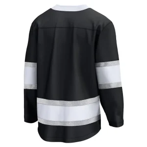 Areena Design <p>LA Kings Jersey delivers sport-inspired styling, lightweight comfort, and easy everyday versatility.</p> LA Kings Jersey <p>LA Kings Jersey delivers sport-inspired styling, lightweight comfort, and easy everyday versatility.</p>