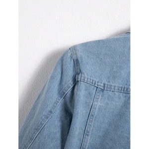 Light Jean Jacket <p>The <strong>Light Jean Jacket</strong> offers a classic denim look with a lightweight feel that’s perfect for everyday layering. Stylish, versatile, and comfortable, it pairs effortlessly with casual outfits to create an easy, timeless look for any season.</p>