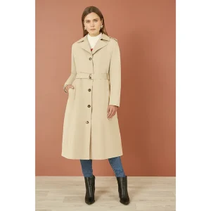 Long Trench Coat <p>Long trench coat with a classic silhouette and effortless seasonal style. A versatile statement layer for polished outfits and everyday wear.</p>