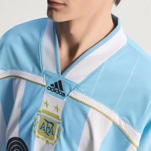 Areena Design <p>A remixed Argentina jersey crafted with artistic design elements and lightweight material for stylish everyday support.</p> Mens Bringback Remixed Argentina Jersey <p>A remixed Argentina jersey crafted with artistic design elements and lightweight material for stylish everyday support.</p>