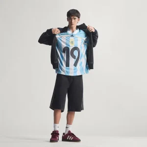 Areena Design <p>A remixed Argentina jersey crafted with artistic design elements and lightweight material for stylish everyday support.</p> Mens Bringback Remixed Argentina Jersey <p>A remixed Argentina jersey crafted with artistic design elements and lightweight material for stylish everyday support.</p>