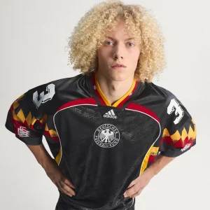 Mens Bringback Remixed Germany Jersey <p>A remixed Germany jersey featuring creative design cues and comfortable performance fabric for casual and fan wear.</p>