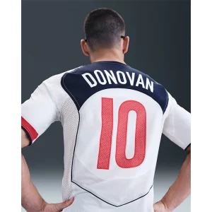 Mens Nike Landon Donovan USMNT 2004 Total 90 Reissue Jersey <p>Mens Nike Landon Donovan USMNT 2004 Total 90 Reissue Jersey delivers retro sport styling, a lightweight feel, and sport-inspired everyday comfort.</p>