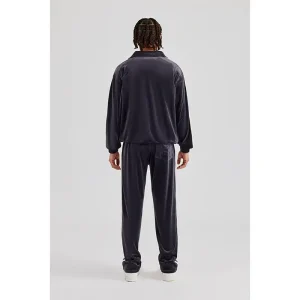 Areena Design <p>Mens Velour Tracksuit delivers coordinated athletic style, comfortable movement, and an easy streetwear-ready look.</p> Mens Velour Tracksuit <p>Mens Velour Tracksuit delivers coordinated athletic style, comfortable movement, and an easy streetwear-ready look.</p>