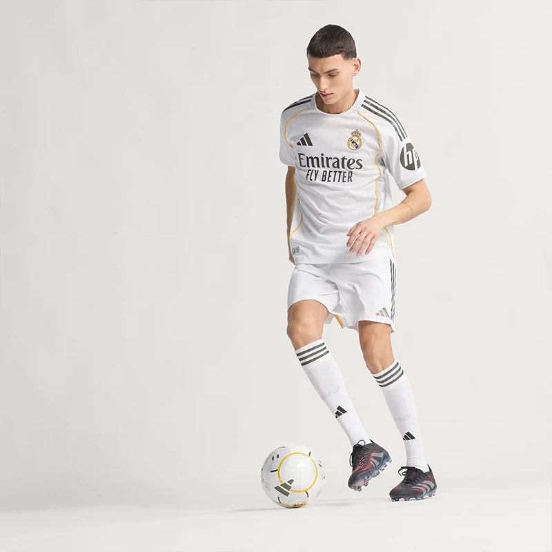 Men's adidas Real Madrid 25-26 Authentic Home Jersey 5 Men's adidas Real Madrid 25/26 Authentic Home Jersey <p>Men's adidas Real Madrid 25/26 Authentic Home Jersey delivers versatile jersey styling with durable everyday fabric construction, practical storage, and dependable comfort for game day, casual wear, and fan styling.</p>