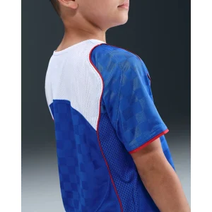 Areena Design <p>Nike Blue Total 90 Older Kids Dri-FIT Soccer Jersey delivers retro Total 90 football style, a lightweight feel, and breathable everyday comfort.</p> Nike Blue Total 90 Older Kids Dri-FIT Soccer Jersey <p>Nike Blue Total 90 Older Kids Dri-FIT Soccer Jersey delivers retro Total 90 football style, a lightweight feel, and breathable everyday comfort.</p>