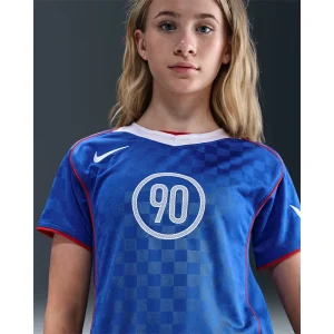 Areena Design <p>Nike Blue Total 90 Older Kids Dri-FIT Soccer Jersey delivers retro Total 90 football style, a lightweight feel, and breathable everyday comfort.</p> Nike Blue Total 90 Older Kids Dri-FIT Soccer Jersey <p>Nike Blue Total 90 Older Kids Dri-FIT Soccer Jersey delivers retro Total 90 football style, a lightweight feel, and breathable everyday comfort.</p>