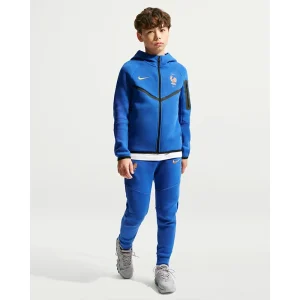 Mens Nike 2026 France Tech Fleece Older Kids Boys Hoodie <p>Mens Nike 2026 France Tech Fleece Older Kids Boys Hoodie delivers premium warmth and easy layering, a comfortable feel, and easy everyday versatility.</p>