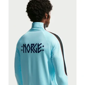 Areena Design <p>Nike FIFA World Cup 2026 Norway Strike Drill Top delivers sport-inspired style, comfortable all-day wear, and easy everyday versatility.</p> Nike FIFA World Cup 2026 Norway Strike Drill Top <p>Nike FIFA World Cup 2026 Norway Strike Drill Top delivers sport-inspired style, comfortable all-day wear, and easy everyday versatility.</p>