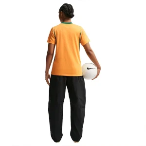 Areena Design <p>Australia Home 2026 Stadium Jersey delivers home-inspired styling, lightweight comfort, and easy everyday versatility.</p> Australia Home 2026 Stadium Jersey <p>Australia Home 2026 Stadium Jersey delivers home-inspired styling, lightweight comfort, and easy everyday versatility.</p>