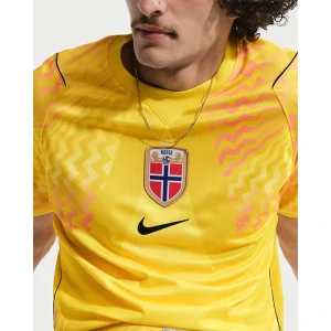 Nike FIFA World Cup Norway 2026 Stadium Goalkeeper Dri-FIT Football Short-Sleeve Jersey <p>Nike FIFA World Cup Norway 2026 Stadium Goalkeeper Dri-FIT Football Short-Sleeve Jersey delivers goalkeeper-inspired style with standout match-ready energy, a lightweight feel, and breathable everyday comfort.</p>