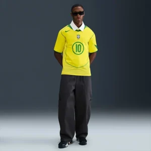 Nike FIFA World Cup Ronaldinho Brazil 2004 Total 90 Reissue Shirt <p>Nike FIFA World Cup Ronaldinho Brazil 2004 Total 90 Reissue Shirt delivers retro reissue style, comfortable all-day wear, and easy everyday versatility.</p>