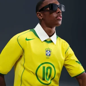 Nike FIFA World Cup Ronaldinho Brazil 2004 Total 90 Reissue Shirt <p>Nike FIFA World Cup Ronaldinho Brazil 2004 Total 90 Reissue Shirt delivers retro reissue style, comfortable all-day wear, and easy everyday versatility.</p>