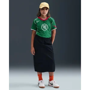 Areena Design <p>Nike Green Total 90 Older Kids Dri-FIT Soccer Jersey delivers retro Total 90 football style, a lightweight feel, and breathable everyday comfort.</p> Nike Green Total 90 Older Kids Dri-FIT Soccer Jersey <p>Nike Green Total 90 Older Kids Dri-FIT Soccer Jersey delivers retro Total 90 football style, a lightweight feel, and breathable everyday comfort.</p>