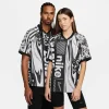 Areena Design <p>Nike Mens Sportswear Culture of Football SS Shirt delivers clean casual style, soft everyday comfort, and versatile wear for casual outfits.</p> Nike Mens Culture of Football Short-Sleeve Football Shirt <p>Nike Mens Sportswear Culture of Football SS Shirt delivers clean casual style, soft everyday comfort, and versatile wear for casual outfits.</p>