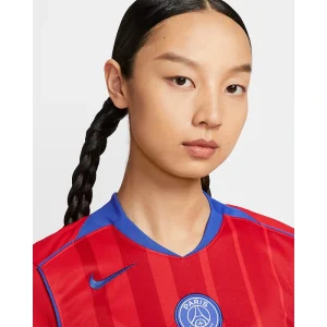 Nike Paris Saint-Germain 2025/26 Womens Dri-FIT Total 90 Shirt <p>Nike Paris Saint-Germain 2025/26 Womens Dri-FIT Total 90 Shirt delivers clean casual style, soft everyday comfort, and versatile wear for casual outfits.</p>