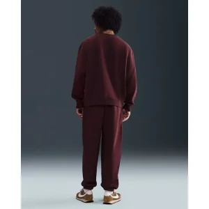 Areena Design <p>Nike Solo Swoosh Mens Fleece Crew delivers minimal logo styling, comfortable all-day wear, and easy everyday versatility.</p> Nike Solo Swoosh Mens Fleece Crew <p>Nike Solo Swoosh Mens Fleece Crew delivers minimal logo styling, comfortable all-day wear, and easy everyday versatility.</p>