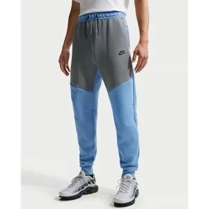 Areena Design <p>Nike Tech Full Tracksuit delivers modern everyday style, coordinated comfort, and sporty everyday versatility.</p> Nike Tech Full Tracksuit <p>Nike Tech Full Tracksuit delivers modern everyday style, coordinated comfort, and sporty everyday versatility.</p>