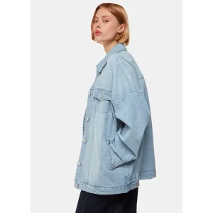 Areena Design <p>Oversized Jean Jacket is designed to keep you comfortable and stylish, featuring durable materials and a unique design perfect for any occasion.</p> Oversized Jean Jacket <p>Oversized Jean Jacket is designed to keep you comfortable and stylish, featuring durable materials and a unique design perfect for any occasion.</p>