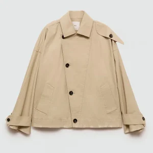 Areena Design <p>Women's short trench coat with classic details and a lighter everyday silhouette. A smart layering piece for transitional weather and polished casual looks.</p> Short Trench Coat Women <p>Women's short trench coat with classic details and a lighter everyday silhouette. A smart layering piece for transitional weather and polished casual looks.</p>