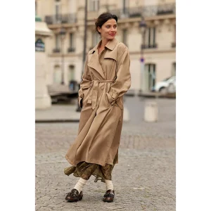 Tan Trench Coat <p>Tan trench coat with iconic style and easy wardrobe versatility. A refined outer layer for commuting, travel, and everyday smart dressing.</p>