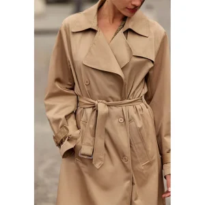 Tan Trench Coat <p>Tan trench coat with iconic style and easy wardrobe versatility. A refined outer layer for commuting, travel, and everyday smart dressing.</p>