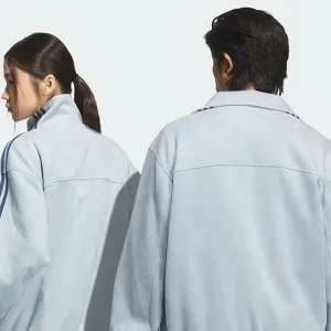 Chinese new year sky blue jacket <p><strong>Chinese new year sky blue jacket</strong> is a jacket in a sky blue tone designed for lightweight comfort, easy layering, and standout everyday style. It's a great pick for casual outfits, layering, or standout streetwear looks.</p>
