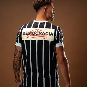 Camiseta Corinthians <p>A Camiseta Corinthians jersey featuring iconic club design and lightweight breathable material for fans.</p>