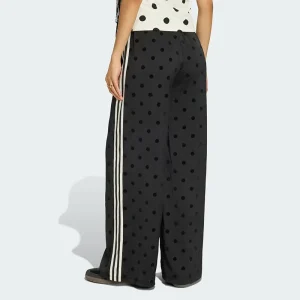 Womens Adidas Satin Polka dots Wide Leg Pant <p>Womens Adidas satin polka dot wide leg pant with stylish print and smooth comfortable fabric.</p>