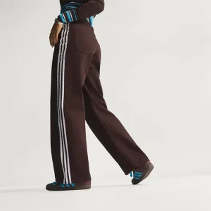 Womens adidas Satin Polka dots Wide Leg Pant <p>Womens adidas Satin Polka dots Wide Leg Pant delivers comfortable all-day wear, a flattering fit, and versatile style you can dress up or down.</p>