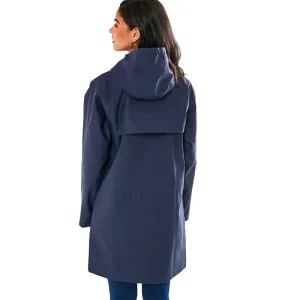 Womens Quince Weatherproof Oversized Rain Jacket <p>Womens Quince Weatherproof Oversized Rain Jacket provides lightweight weather-ready coverage, a roomy fit, and everyday versatility for changing conditions.</p>