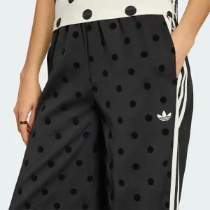 Womens Adidas Satin Polka dots Wide Leg Pant <p>Womens Adidas satin polka dot wide leg pant with stylish print and smooth comfortable fabric.</p>