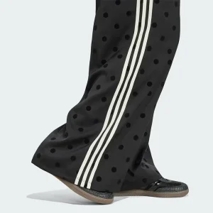 Areena Design <p>Womens Adidas satin polka dot wide leg pant with stylish print and smooth comfortable fabric.</p> Womens Adidas Satin Polka dots Wide Leg Pant <p>Womens Adidas satin polka dot wide leg pant with stylish print and smooth comfortable fabric.</p>