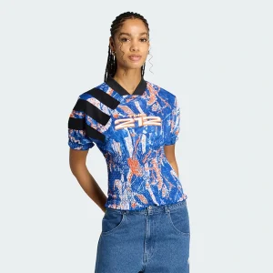 Womens Adidas Host City New York Graphic Jersey <p>Womens Adidas Host City New York Graphic Jersey features New York-inspired graphics, everyday comfort, and football heritage style made for tournament season and casual wear.</p>