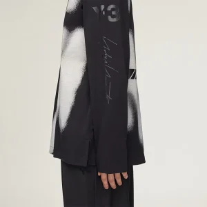 Areena Design <p>Adidas Y-3 MERCEDES - AMG PETRONAS FORMULA 1 TEAM YOHJI GRAPHIC LONG SLEEVE TEE delivers lightweight comfort, stylish graphics, and everyday versatility.</p> Adidas Y-3 MERCEDES - AMG PETRONAS FORMULA 1 TEAM YOHJI GRAPHIC LONG SLEEVE TEE <p>Adidas Y-3 MERCEDES - AMG PETRONAS FORMULA 1 TEAM YOHJI GRAPHIC LONG SLEEVE TEE delivers lightweight comfort, stylish graphics, and everyday versatility.</p>