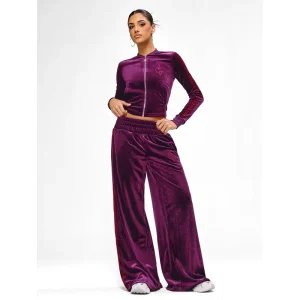 Areena Design <p>Baby Phat Jogging Suit delivers coordinated athleisure style with soft comfort feel, making it a standout choice for retro sporty looks and everyday rotation.</p> Baby Phat Jogging Suit <p>Baby Phat Jogging Suit delivers coordinated athleisure style with soft comfort feel, making it a standout choice for retro sporty looks and everyday rotation.</p>