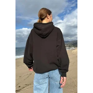 Areena Design <p>Brandy Melville Hoodie delivers laid-back casual style, soft everyday layering, and comfortable everyday versatility.</p> Brandy Melville Hoodie <p>Brandy Melville Hoodie delivers laid-back casual style, soft everyday layering, and comfortable everyday versatility.</p>