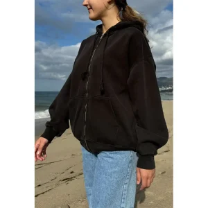Areena Design <p>Brandy Melville Hoodie delivers laid-back casual style, soft everyday layering, and comfortable everyday versatility.</p> Brandy Melville Hoodie <p>Brandy Melville Hoodie delivers laid-back casual style, soft everyday layering, and comfortable everyday versatility.</p>