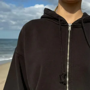 Areena Design <p>Brandy Melville Hoodie delivers laid-back casual style, soft everyday layering, and comfortable everyday versatility.</p> Brandy Melville Hoodie <p>Brandy Melville Hoodie delivers laid-back casual style, soft everyday layering, and comfortable everyday versatility.</p>