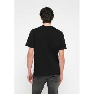 Areena Design <p>Diesel Graphic Tee delivers easy everyday style, comfortable all-day wear, and versatile outfit styling.</p> Diesel Graphic Tee <p>Diesel Graphic Tee delivers easy everyday style, comfortable all-day wear, and versatile outfit styling.</p>