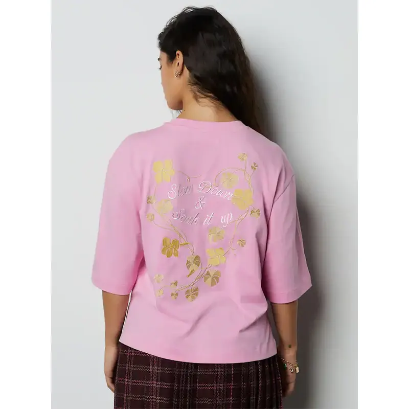 Floral Graphic Tee 1 Floral Graphic Tee <p>Floral Graphic Tee delivers easy everyday style, comfortable all-day wear, and versatile outfit styling.</p>