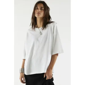 Areena Design <p>Free People Oversized Tee delivers easy everyday style, comfortable all-day wear, and versatile outfit styling.</p> Free People Oversized Tee <p>Free People Oversized Tee delivers easy everyday style, comfortable all-day wear, and versatile outfit styling.</p>