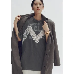 Areena Design <p>H&M x Stella McCartney Women's Lace-Trimmed T-Shirt brings premium streetwear styling to a comfortable shirt made for streetwear rotations, layered outfits, and elevated casual styling. Easy to style and strong for casual, fan, and streetwear outfits.</p> H&M x Stella McCartney Women's Lace-Trimmed T-Shirt <p>H&M x Stella McCartney Women's Lace-Trimmed T-Shirt brings premium streetwear styling to a comfortable shirt made for streetwear rotations, layered outfits, and elevated casual styling. Easy to style and strong for casual, fan, and streetwear outfits.</p>