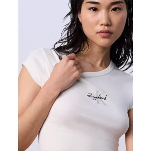 Areena Design <p>Jung Kook for Calvin Klein Monologo Baby Tee delivers pop-culture appeal, comfortable wear, and statement styling for everyday outfits.</p> Jung Kook for Calvin Klein Monologo Baby Tee <p>Jung Kook for Calvin Klein Monologo Baby Tee delivers pop-culture appeal, comfortable wear, and statement styling for everyday outfits.</p>