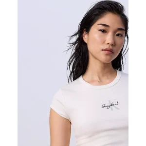 Areena Design <p>Jung Kook for Calvin Klein Monologo Baby Tee delivers pop-culture appeal, comfortable wear, and statement styling for everyday outfits.</p> Jung Kook for Calvin Klein Monologo Baby Tee <p>Jung Kook for Calvin Klein Monologo Baby Tee delivers pop-culture appeal, comfortable wear, and statement styling for everyday outfits.</p>